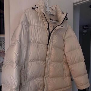 ARITZIA Women's SUPER PUFF WHITE